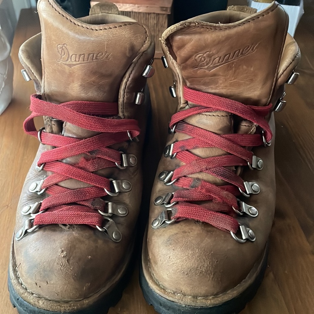 Danner mountain lite women’s hiking boot size 10